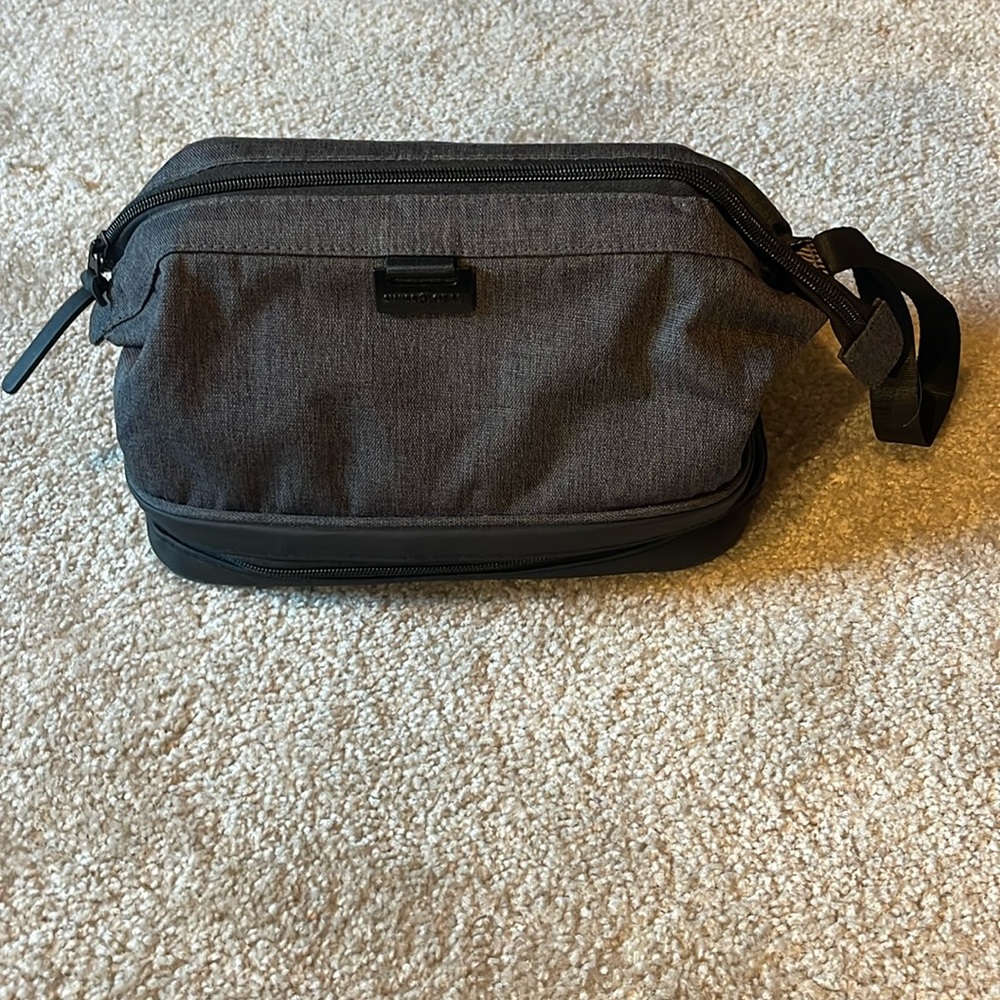 SwissGear Black and Gray Toiletry Bag